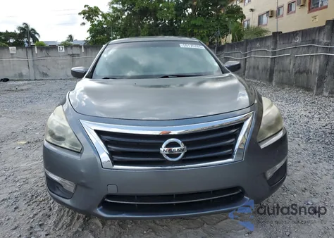 2015 Nissan Altima 2.5 из США, поврежденный, VIN 1N4AL3AP9FN880285